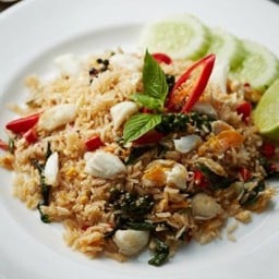 ข้าวผัดปูพริกขี้หนูโหระพา