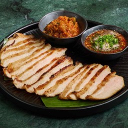 คอหมูย่างขยำน้ำปลา (น้ำพริกขี้กา, แจ่วมะนาวสด)