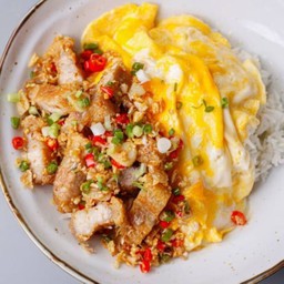 ข้าวไข่ข้นหมูกรอบคั่วพริกเกลือจิ้มแจ่ว