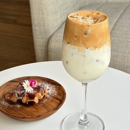 Caramel dalgona coffee