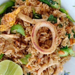 ข้าวผัดปลาหมึก
