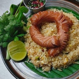 ข้าวผัดไส้กรอกหมูรมควัน