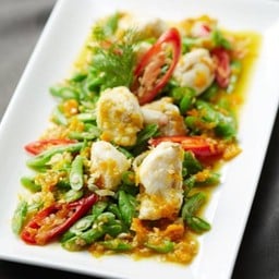 เนื้อปูก้อนผัดพริกเหลืองสด