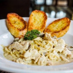 Pasta Chicken Carbonara