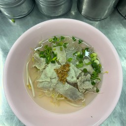 ก๋วยเตี๋ยวน้ำใสเนื้อสด