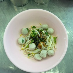 เกาเหลาแห้งลูกชิ้น