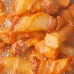 สามชั้นทอดน้ำปลา