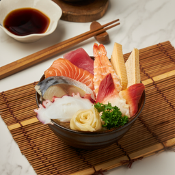 ข้าวหน้าปลาดิบรวม