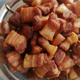 ข้าวราดสามชั้นทอดน้ำปลา