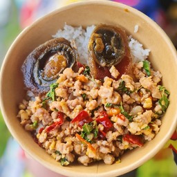 กระเพราไข่เยี่ยวม้า