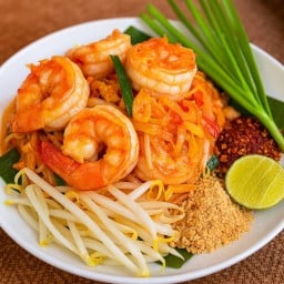 ผัดไทยโบราณ (กุ้งใหญ่)
