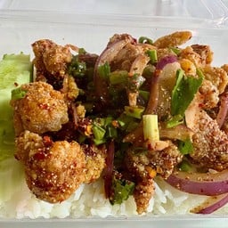 ข้าว+ยำไก่กรอบ