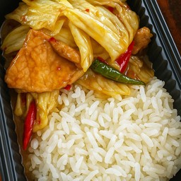 กะหล่ำปลีผัดหมูชิ้น