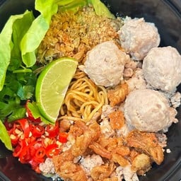 บะหมี่แห้งคลุกแซ่บ-เส้นกลม หมูเด้งล้วน