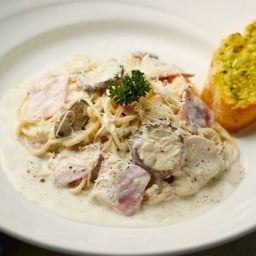 สปาเก็ตตี้ครีมซอสแฮมเห็ด