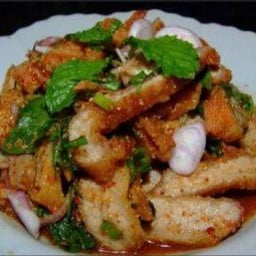 ยำคอหมูทอด ( เป็นกับ )