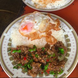 ข้าวกะเพราเนื้อตุ๋น