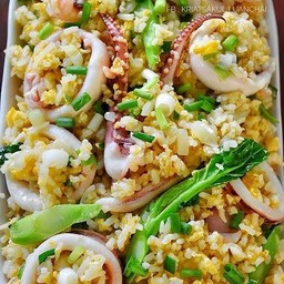 ข้าวผัดปลาหมึก.