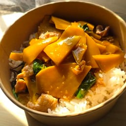 ผัดฟักทองราดข้าว