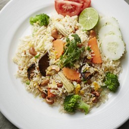 ข้าวผัดไข่เบญจรงค์ (มังสวิรัติ)