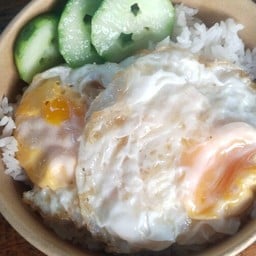 ข้าว+ไข่ดาว 2 ฟองซอสแม็กกี้