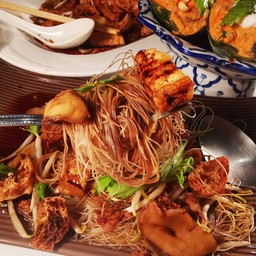 เส้นหมี่ ก๋วยเตี๋ยวหลอด น้ำขลุกขลิก