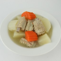 ซุปกระดูกหมูหัวไชเท้า