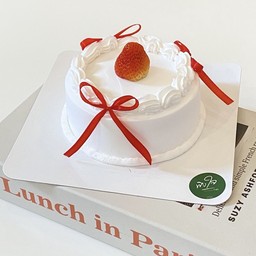 เค้กวนิลา (ไส้ซอสสตรอเบอร์รี่) (0.5ปอนด์)