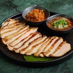 คอหมูย่างขยำน้ำปลา (น้ำพริกขี้กา, แจ่วมะนาวสด)