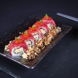 Wagyu Ikura Roll โรลวากิวท็อปไข่ปลาแซลมอน