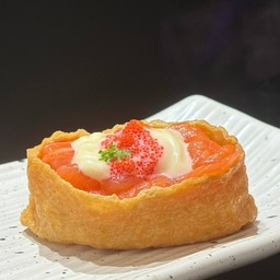 เต้าหู้อินาริแซลมอนสับราสลัด