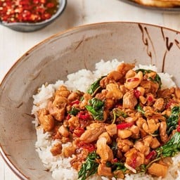 ข้าวกะเพราไก่กรอบ