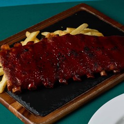 ซี่โครงหมูรมควันซอสบาร์บีคิว