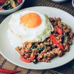 ข้าวกระเพราหมูสับ ( GALAXY )