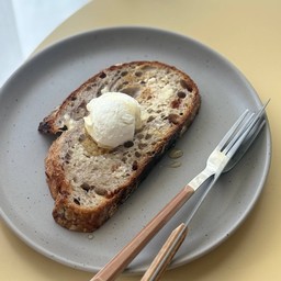Cranberry walnut sourdough (greek)