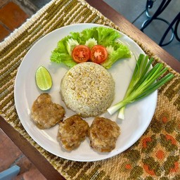 ข้าวผัดหน้าหมูปิ้ง