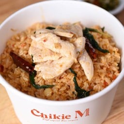 ข้าวผัดกระเพราคลุกไก่ชิ้น