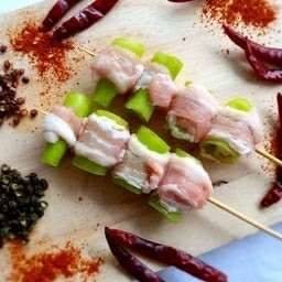 หมูสามชั้นพันพริกหยวก