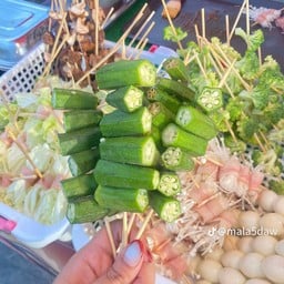 หมาล่าบ้าพลัง ตลาดนัดตรีสุขถูกดี