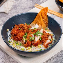 ก๋วยเตี๋ยวไก่ทอดน้ำใส พิเศษ