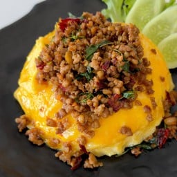 ข้าวไข่ข้นกะเพราหมูสับ