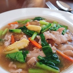 ราดหน้าหมูนุ่ม