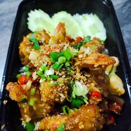 กะเพรากุ้งกรอบ