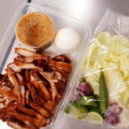 หมูปลาร้าแดดเดียว (แจ่วปลาร้า+ข้าวเหนียว+ผัก+ไข่ต้ม)