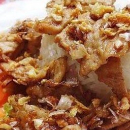 ข้าวหมูทอดกระเทียม
