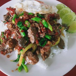 ผัดกระเพราเครื่องในไก่