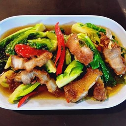 ผัดแขนงหมูกรอบ