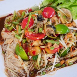 ครัวไทยอีสาน@นวลทอง โกดังฟู้ดเฮาส์แอทนวลทอง