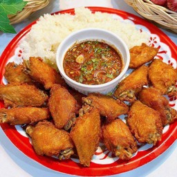 ข้าวไก่ทอดน้ำจิ้มแจ่ว