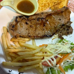 สเต็กเนื้อโคขุนพริกไทยดำ